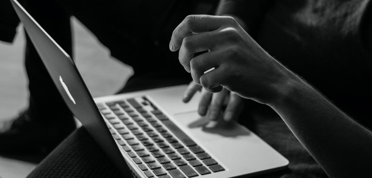 Write on the computer - Leadfront
