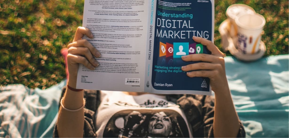 Reading a digital marketing book - Leadfront AB