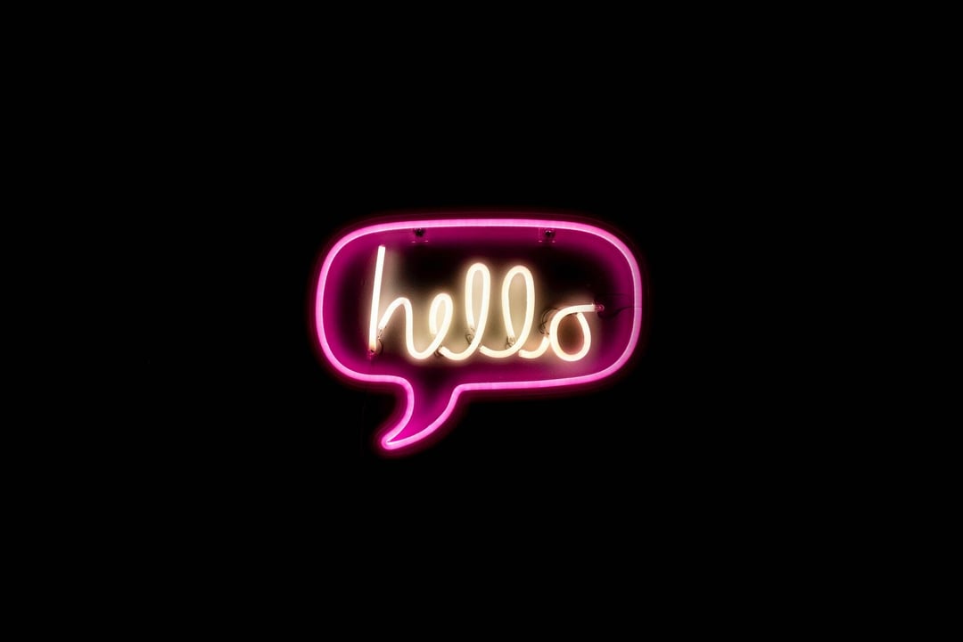 Hello neon skylt - Välkomst mail Leadfront
