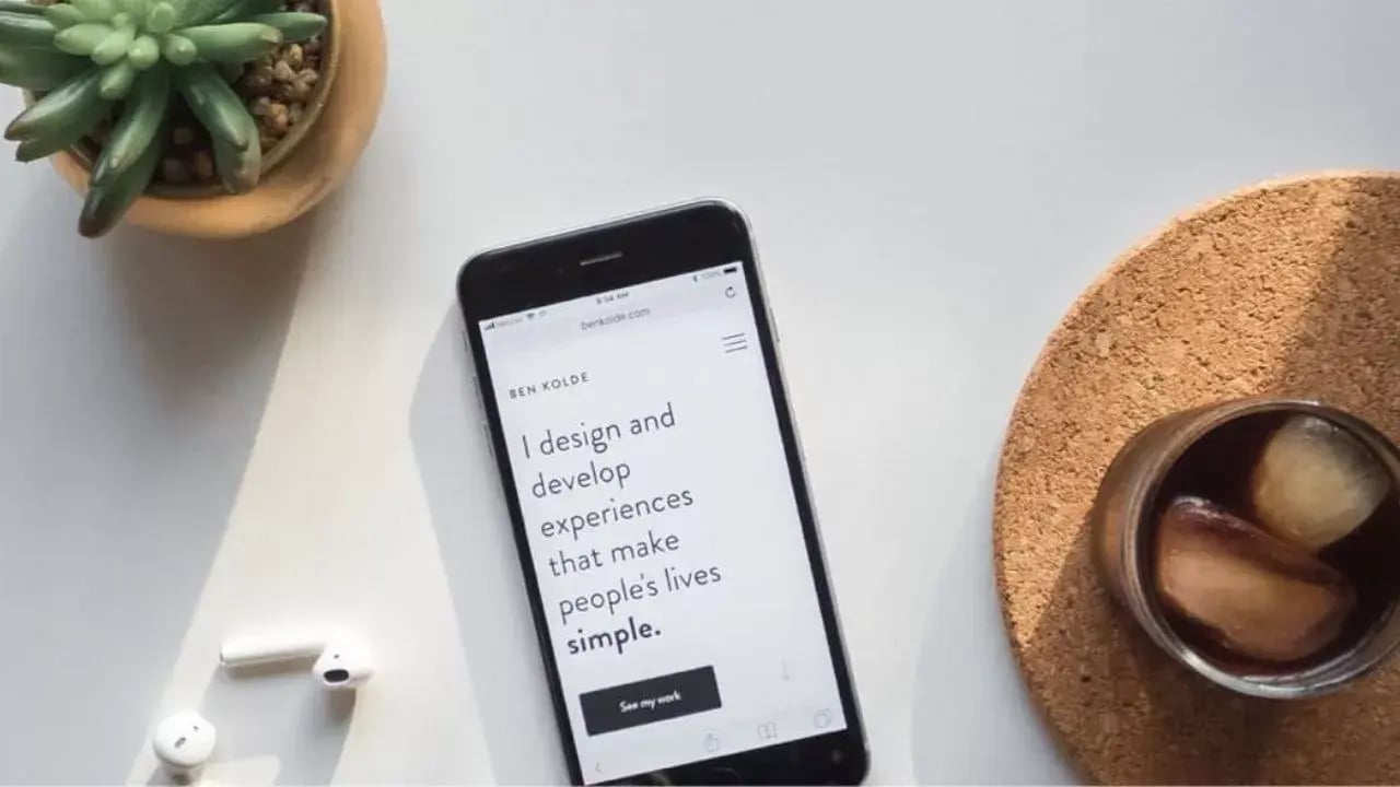 A phone and airpods are on the table